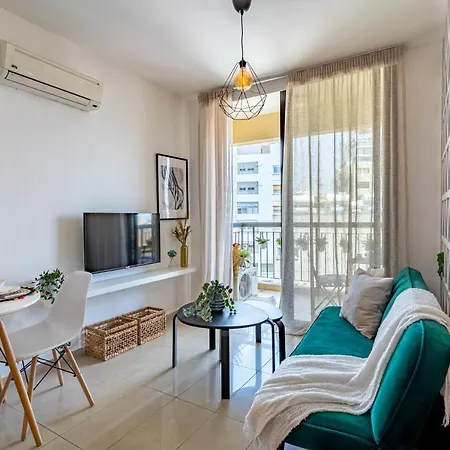 Johny's Spot In Apartment *